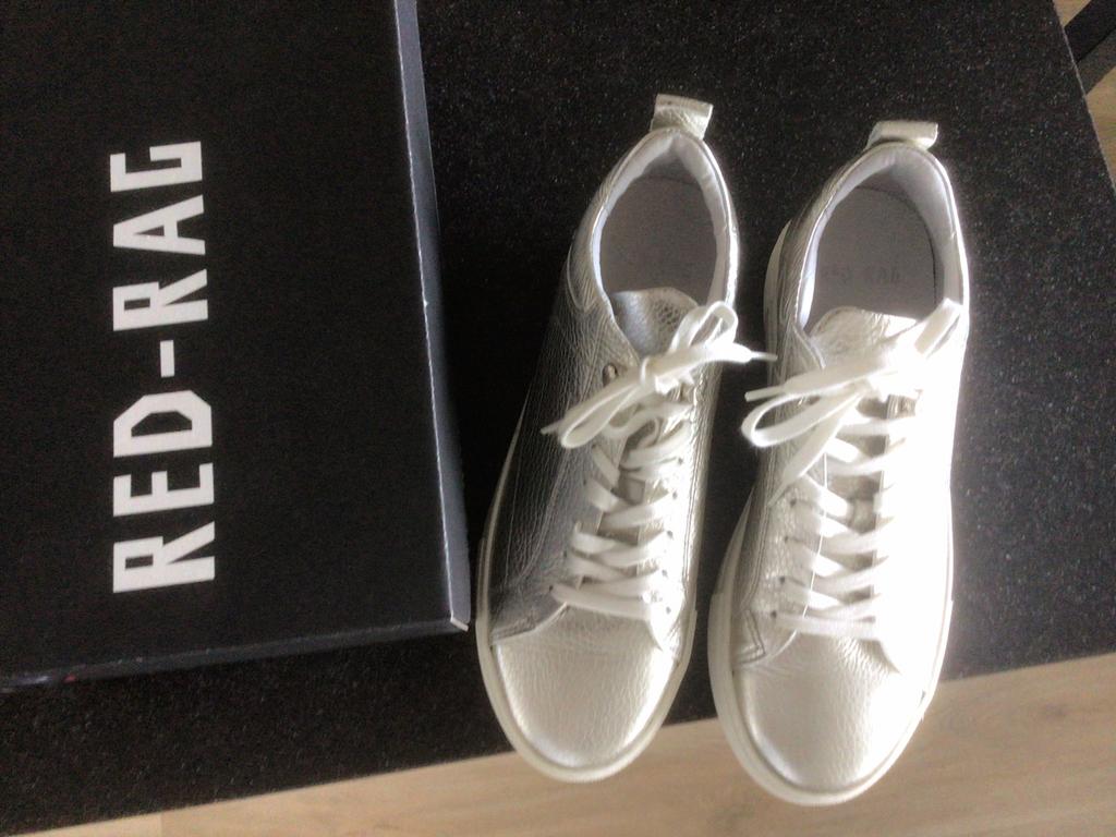 Dames sneakers, maat 39, zilverkleur,nieuw, merk Red Rag, Kleding | Dames, Schoenen, Ophalen of Verzenden, Nieuw, Sneakers of Gympen