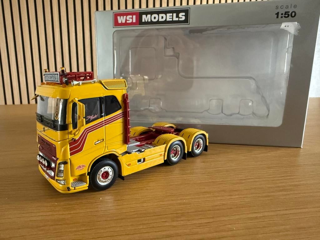 WSI Volvo FH4 HARTIKAINEN 1:50 schaalmodel, Ophalen of Verzenden, Zo goed als nieuw, Bus of Vrachtwagen, Wsi