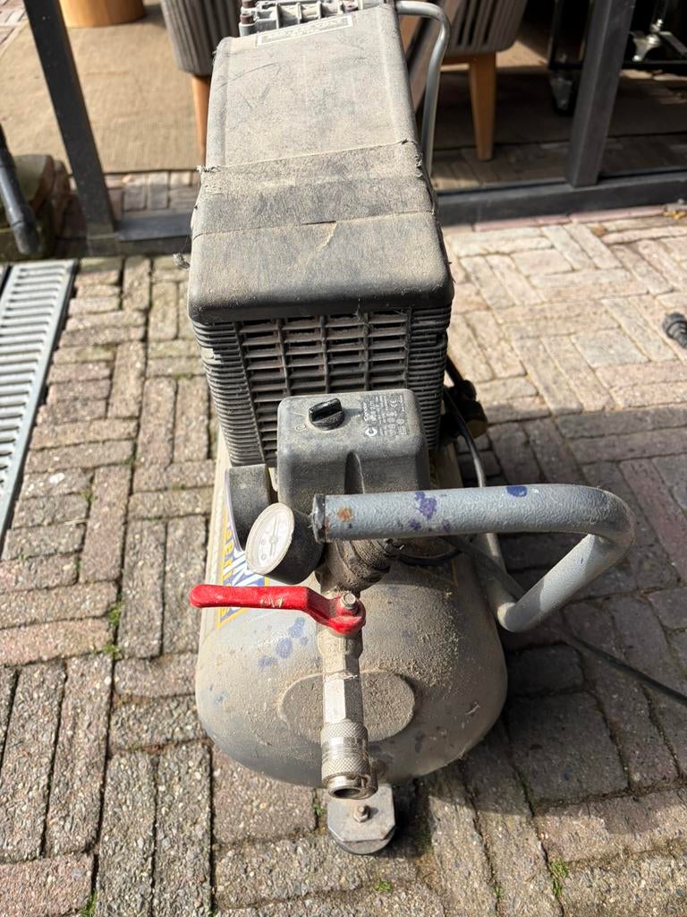 Airpress Compressor HL 215/25 - Gebruikt, Doe-het-zelf en Verbouw, Compressors, Ophalen, Gebruikt, 6 tot 10 bar, Minder dan 200 liter/min