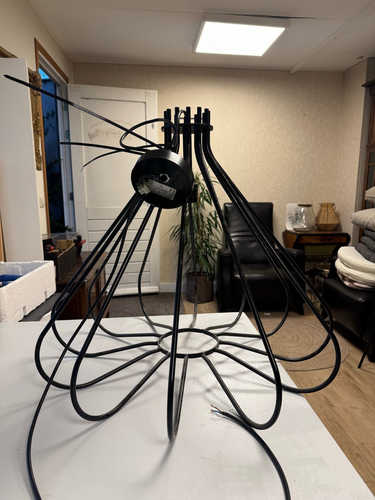 Zwarte metalen hanglamp, modern design, Huis en Inrichting, Ophalen, Gebruikt, 50 tot 75 cm, Metaal