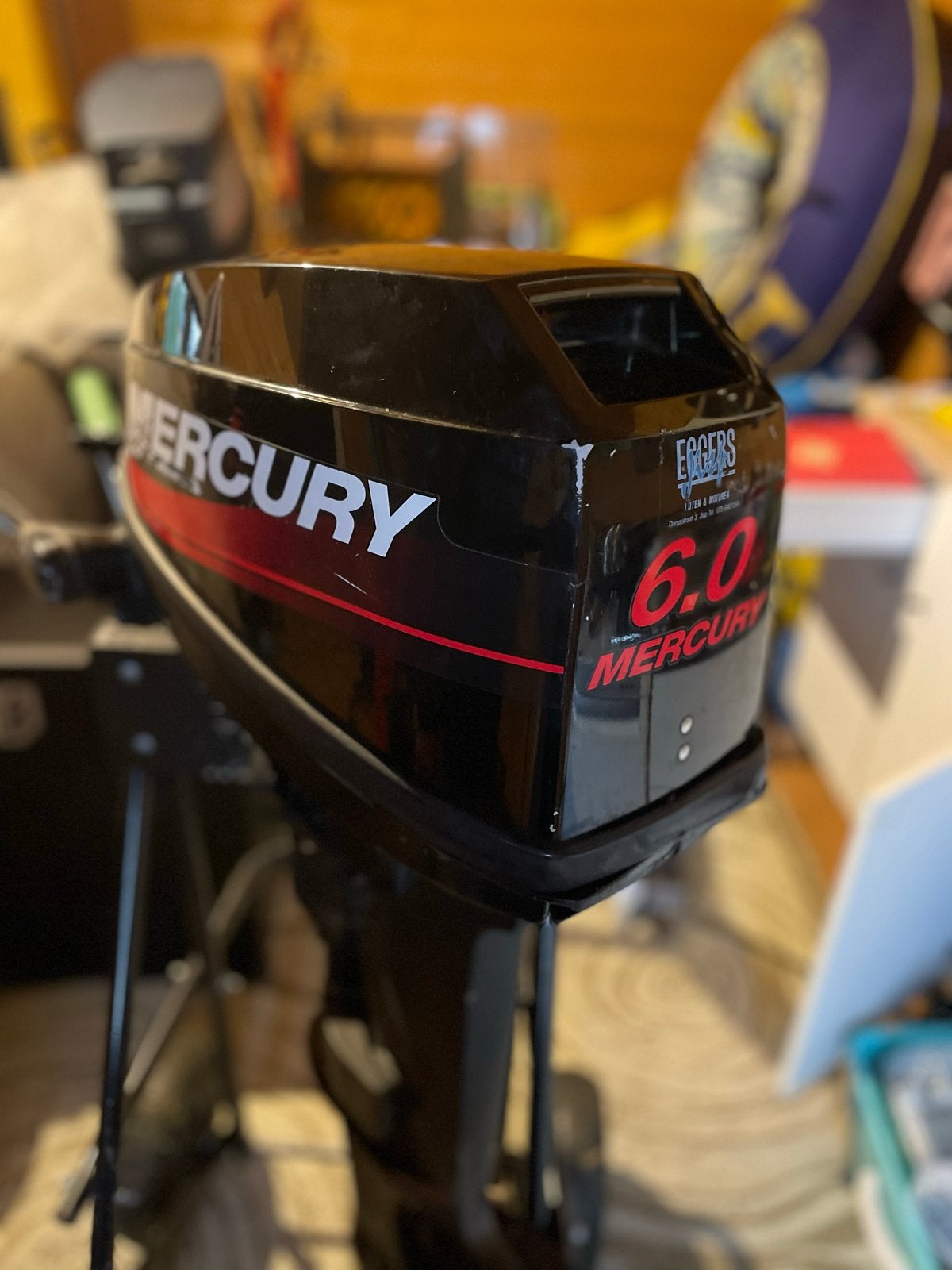 Mercury 8pk 2-takt buitenboordmotor met 6pk kap, Ophalen, Gebruikt, Motor en Techniek, Motorboot