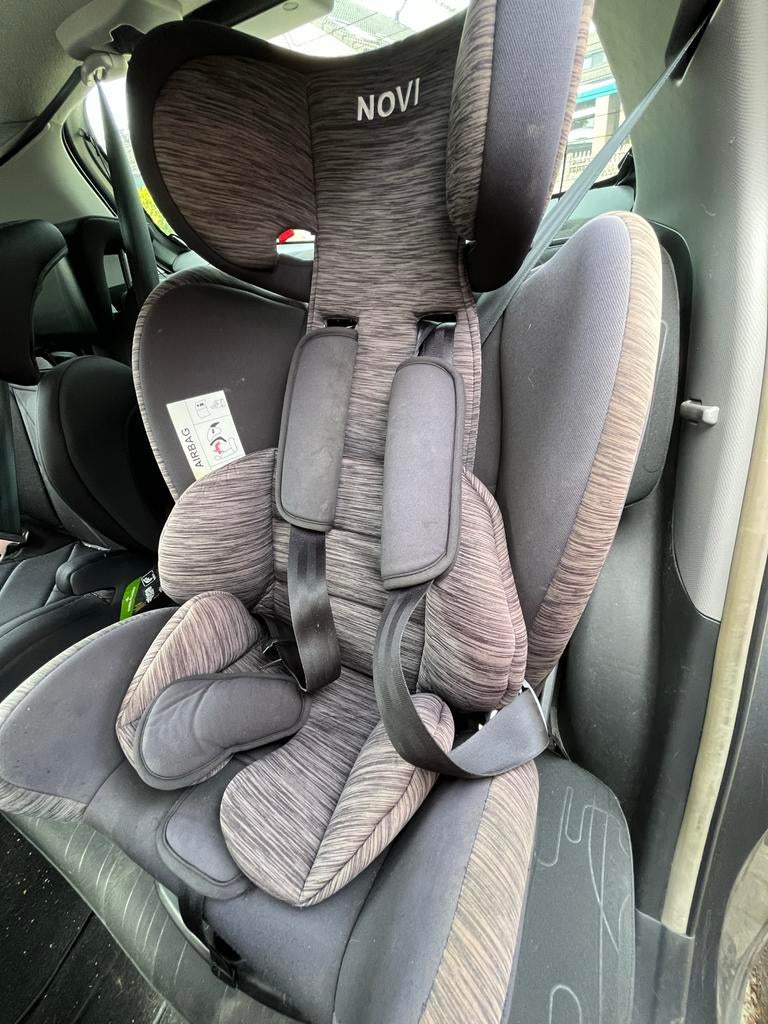 Novi baby autostoel - Comfortabel en Veilig, Autogordel, Verstelbare rugleuning, Zo goed als nieuw, 9 t/m 36 kg