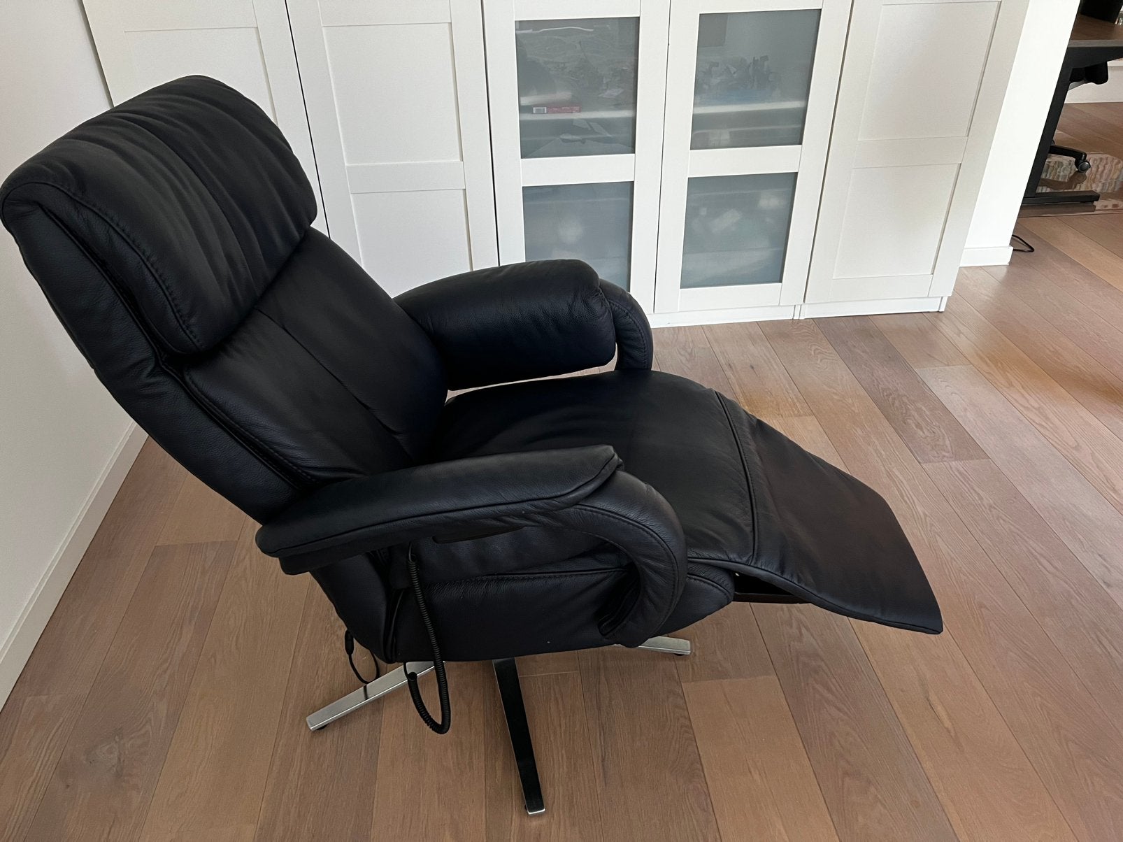 Himolla relaxstoel, electrisch, Ophalen, Minder dan 75 cm, Leer, Zo goed als nieuw