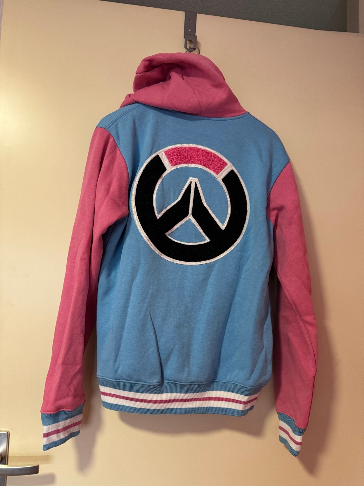 Jinx Cosplay D.Va Hoodie Roze/Blauw Maat S, Ophalen of Verzenden, Gedragen, Maat 36 (S), Roze