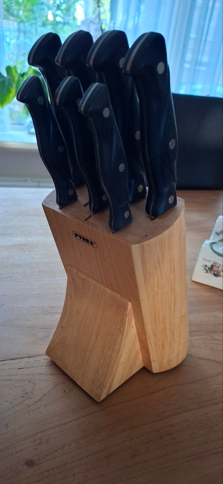 Pyrex Messenblok met 7 Keukenmessen - zo goed als nieuw, Huis en Inrichting, Keuken | Bestek, Ophalen, Los bestek, Zo goed als nieuw