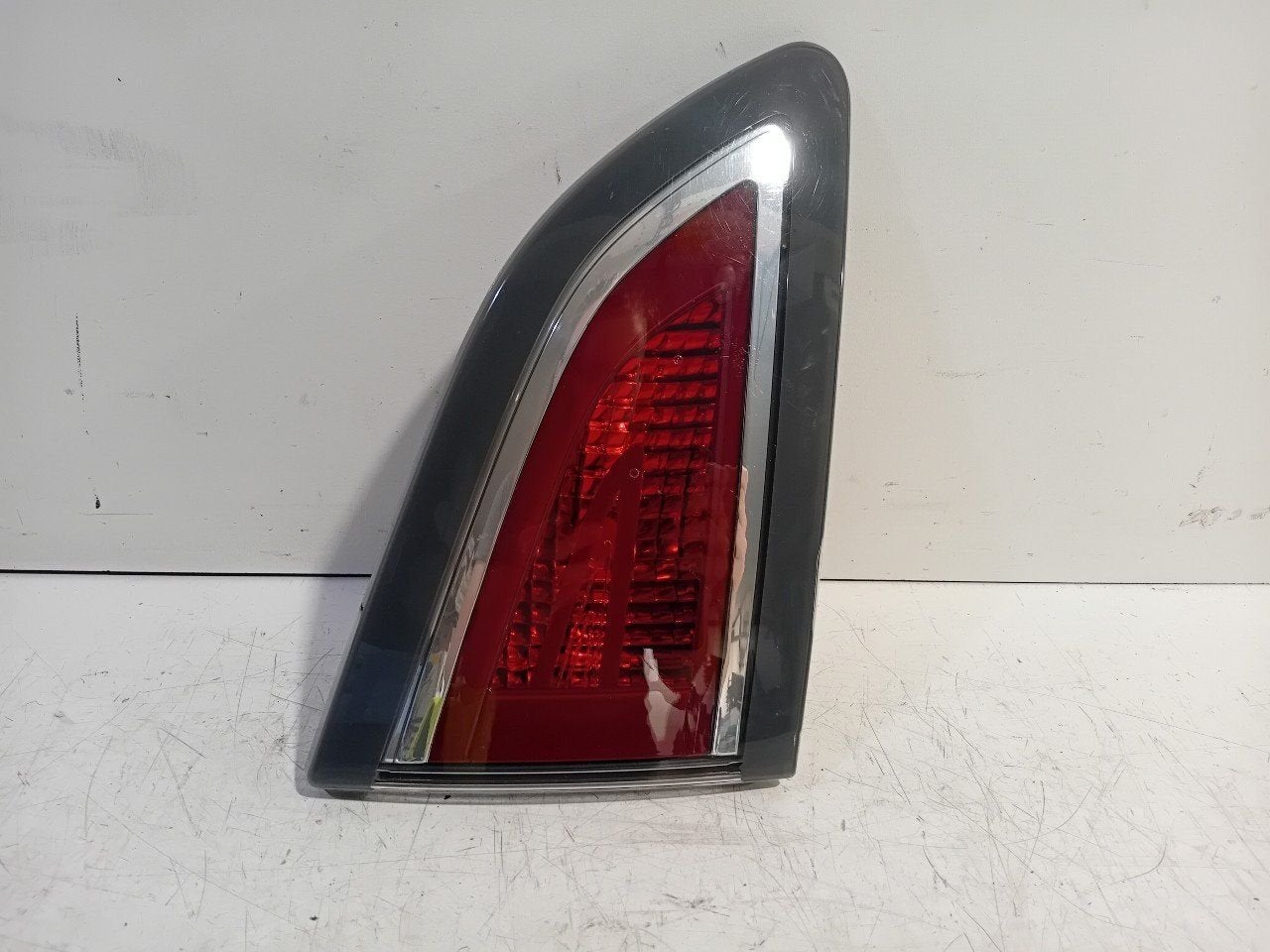Achterlicht kofferdeksel achterklep links Renault Scénic, Auto-onderdelen, Onderdelen@venauto.nl, Van der Ven Autorecycling B.V.