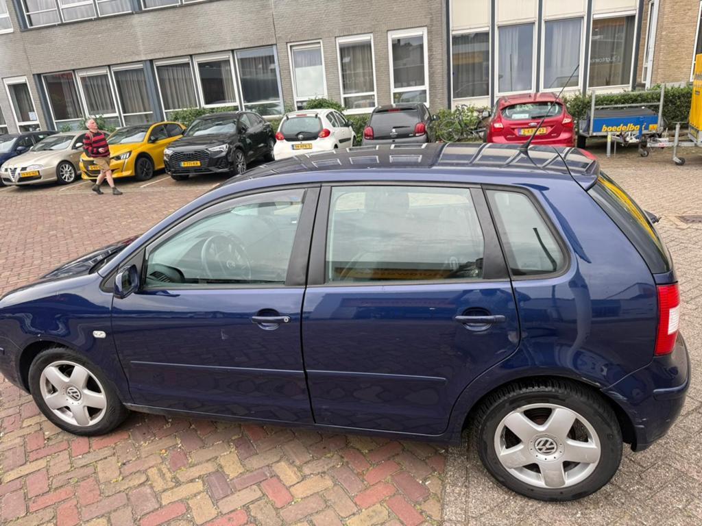 Volkswagen Polo 1.4 55KW AUT 2004 Blauw, Auto's, Volkswagen, Blauw, Grijs, Particulier, 500 kg