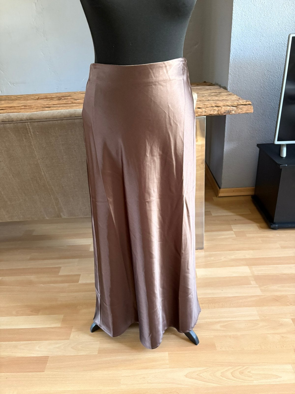 NA-KD mooie bruine satijnen midi rok mt 40 NIEUW met kaartje, Kleding | Dames, Maat 38/40 (M), Bruin, Nieuw, Ophalen of Verzenden