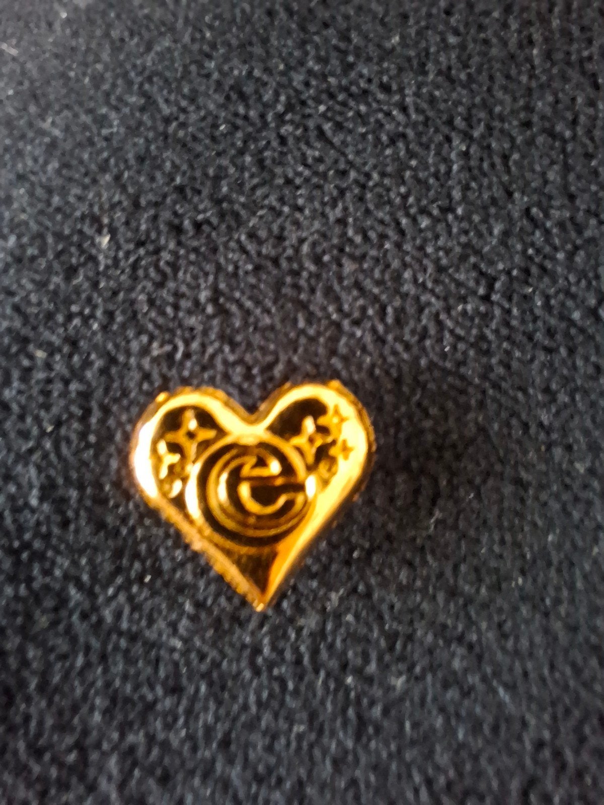 Efteling Pin 'Een hart voor jou' Kerst Personeel, Verzamelen, Efteling, Ophalen of Verzenden, Zo goed als nieuw, Button of Speldje