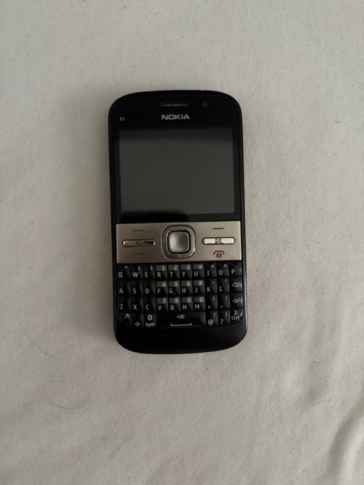Nokia E5 - Klassieke smartphone met QWERTY-toetsenbord, Telecommunicatie, Gebruikt, Zwart, Fysiek toetsenbord, 3 tot 6 megapixel