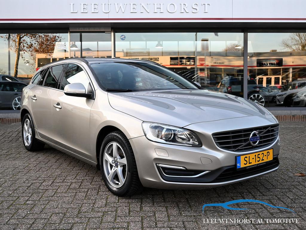 Volvo V60 2.0 T3 Momentum, climate, cruise, navi, trekhaak 1, Auto's, Voorwielaandrijving, Gebruikt, Euro 6, 4 cilinders
