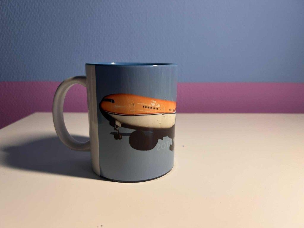 Nieuwe mok met KLM foto, Huis en Inrichting, Keuken | Servies, Overige materialen, Verzenden, Nieuw, Overige stijlen