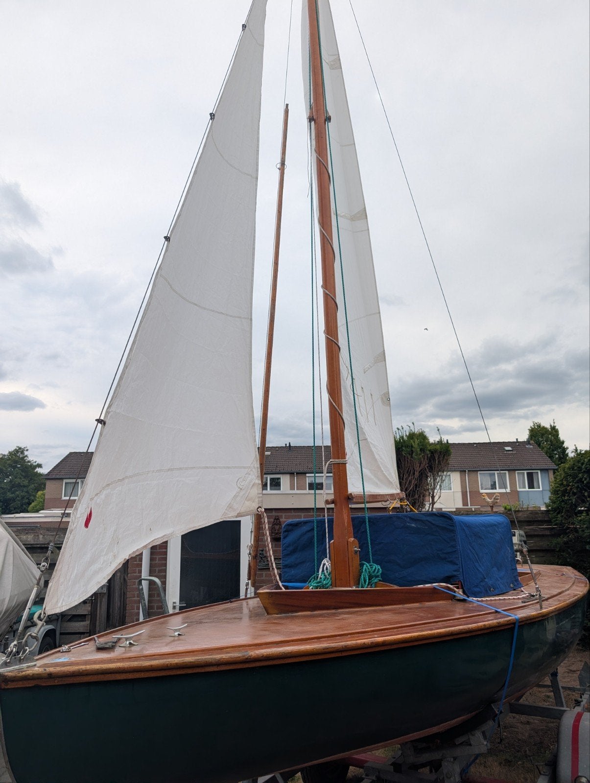 16m2 met trailer en buitenboordmotor, Watersport en Boten, Ophalen, Grootzeil, Buitenboordmotor