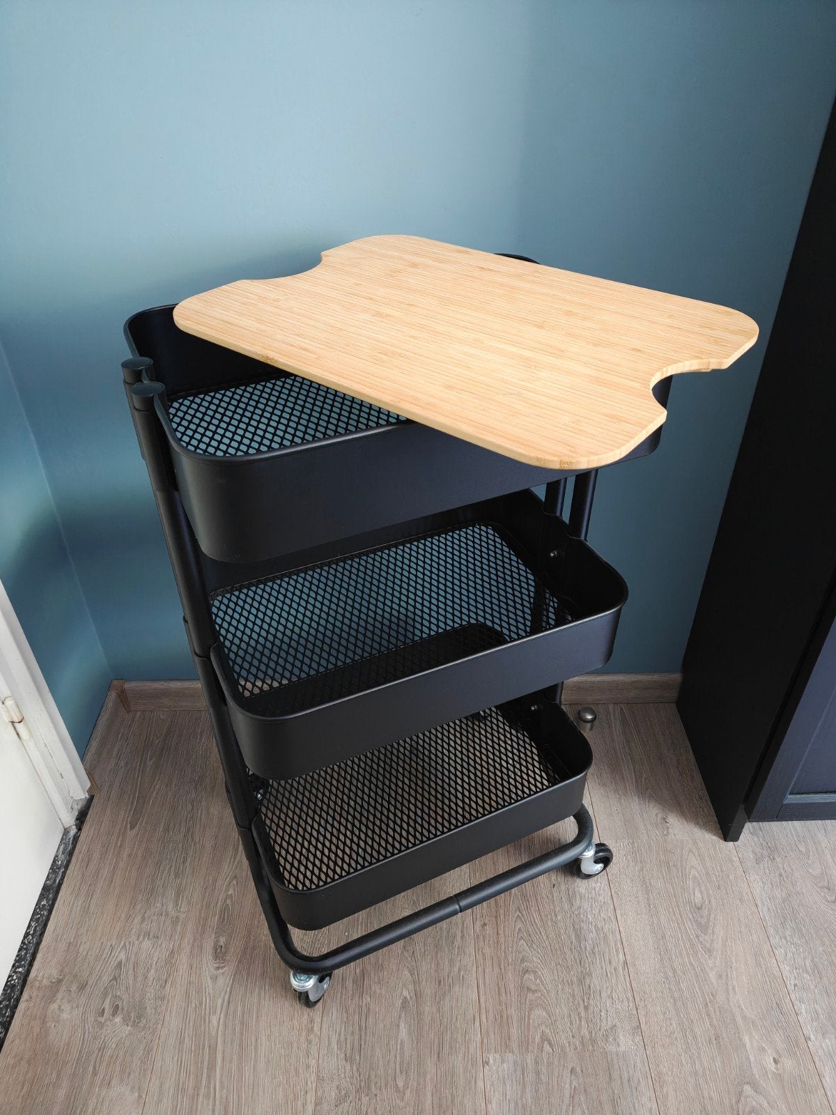 2 IKEA RÅSKOG Roltafels met bamboe snijplank, Huis en Inrichting, Ophalen, Zo goed als nieuw