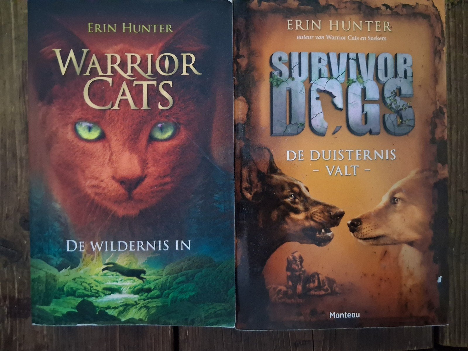 Warrior Cats & Survivor Dogs boeken van Erin Hunter, Ophalen, Zo goed als nieuw, Erin Hunter