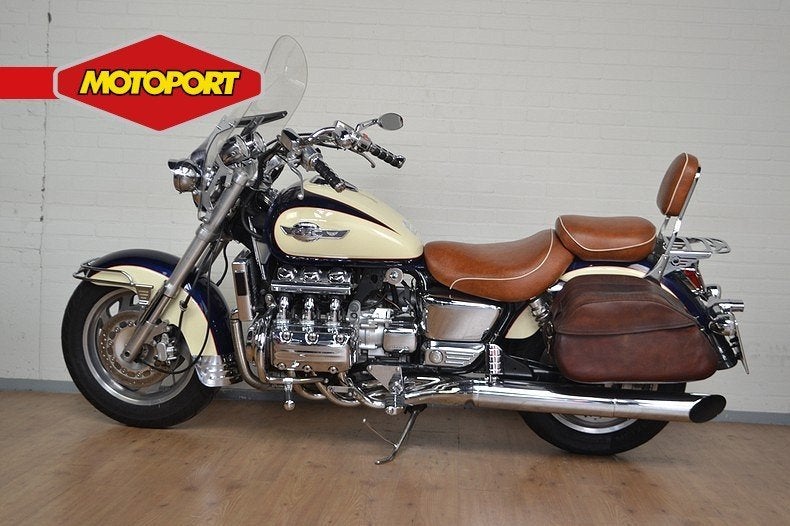 Honda GL 1500 C2 F6C Flat Six Valkyr (bj 1998), Dorneveld 180-184
B-1731  Zellik, BE, Honda Motor Europe, Chopper, Bedrijf