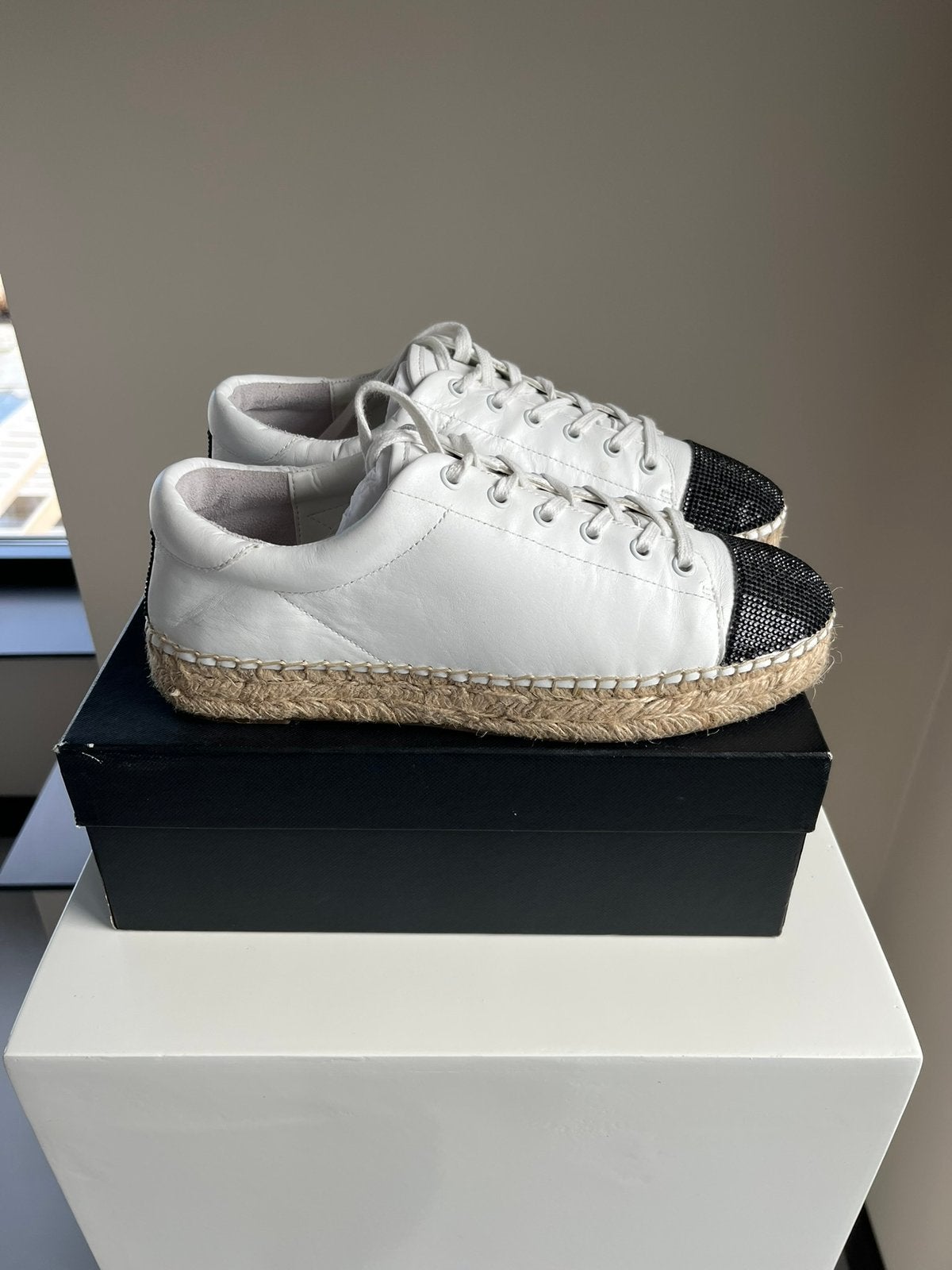 Nieuw! Kendall + Kylie espadrilles gympen wit leer zwart 38, Wit, Nieuw, Ophalen of Verzenden, Sneakers of Gympen