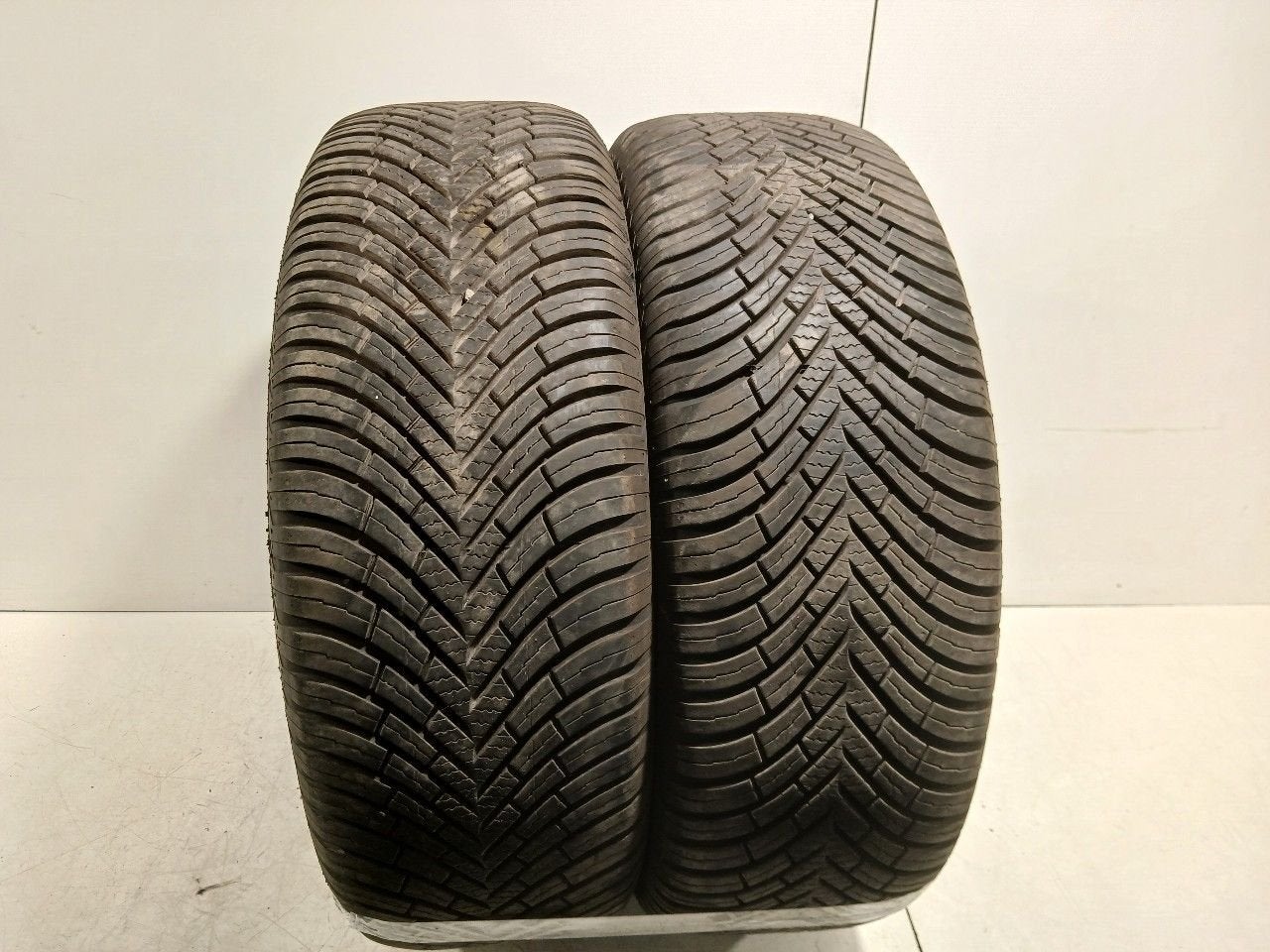 Bandenset 2 stuks 4-Seizoenen 215 55 R16, Auto-onderdelen, Onderdelen@venauto.nl, Van der Ven Autorecycling B.V., Ettenseweg 76, 4706 PB Roosendaal, The Netherlands
