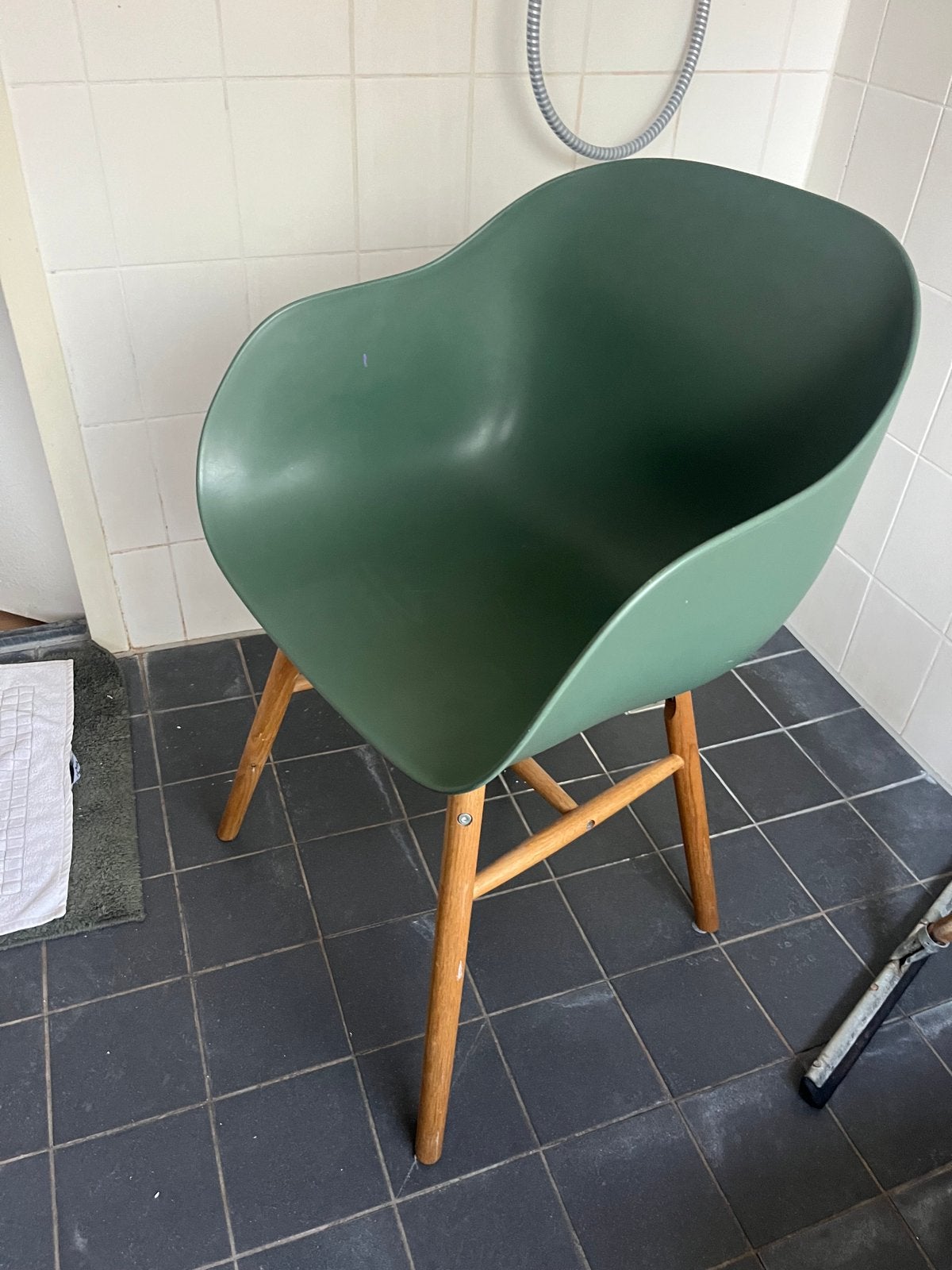 Moderne groene stoel met houten poten, Ophalen, Gebruikt, Overige kleuren, Eén