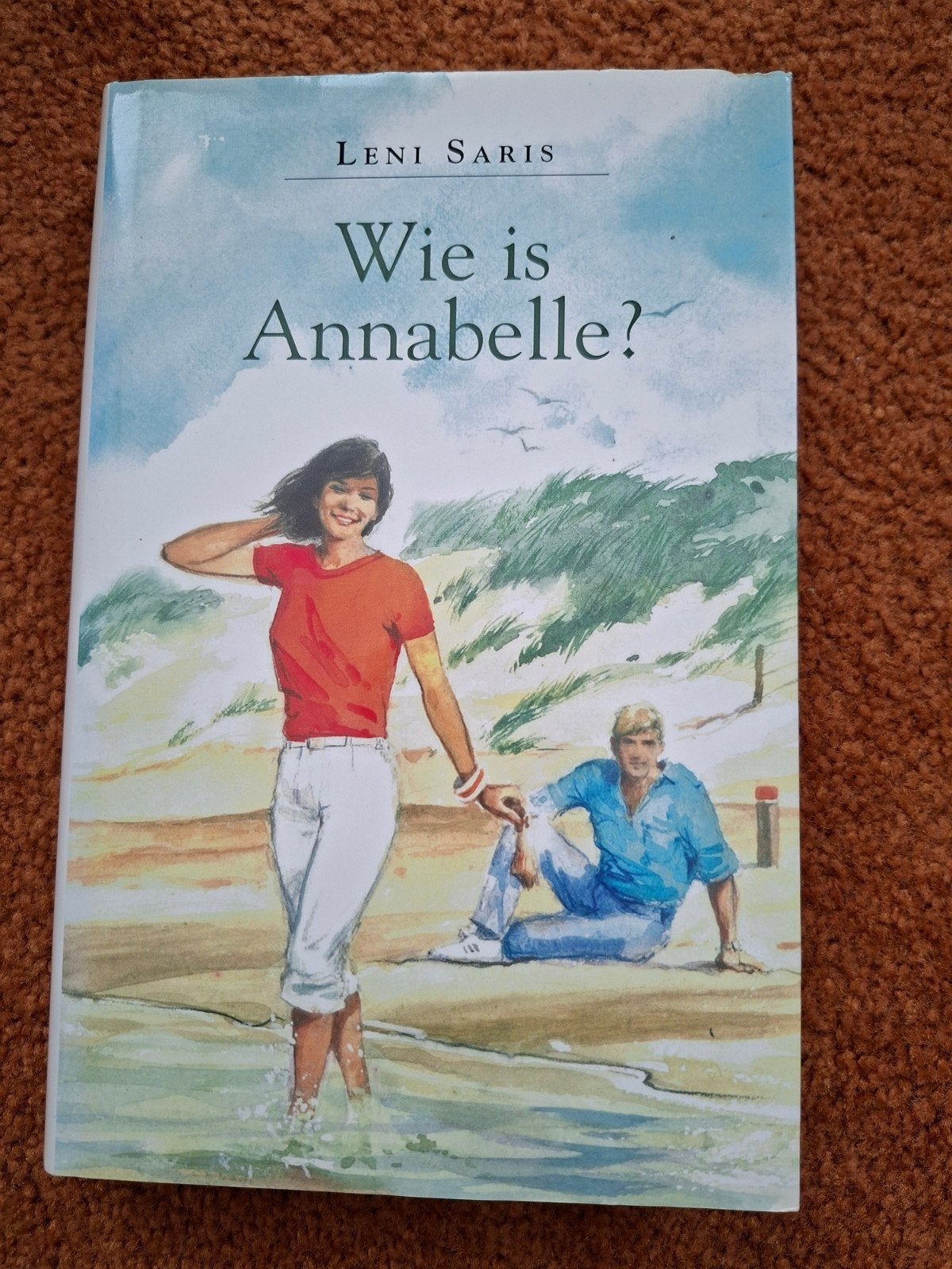 Wie is Annabelle? - Leni Saris (Roman), Ophalen of Verzenden, Gelezen, Leni Saris, Nederland
