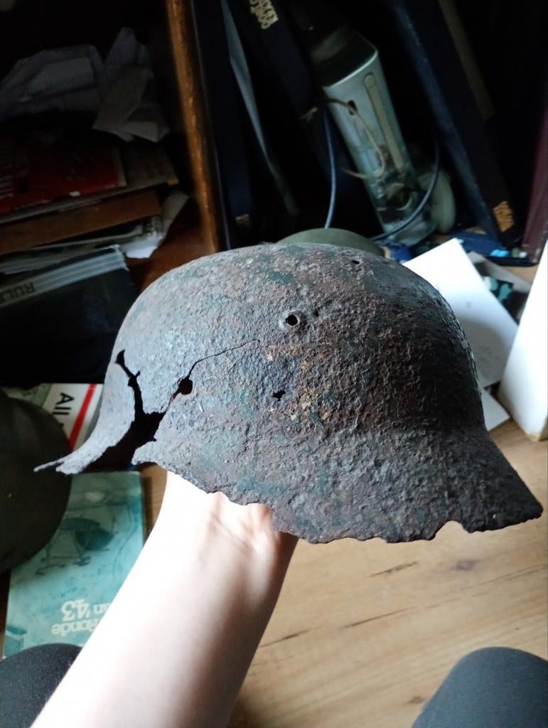Origineel m35 of m40 Stahlhelm, Verzamelen, Ophalen of Verzenden, Landmacht, Duitsland, Helm of Baret