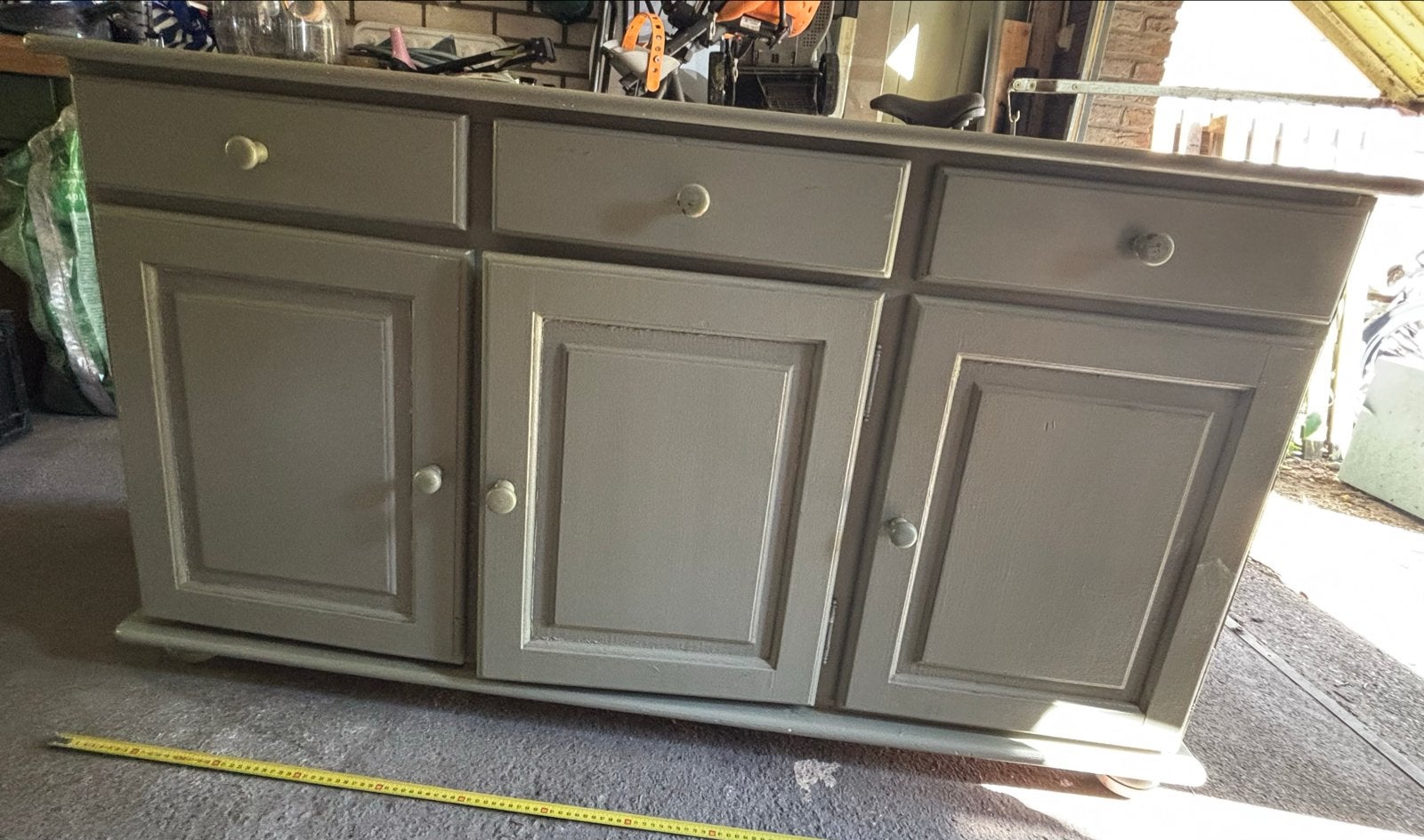 Gratis ophalen: massief houten dressoir/ kast (opknappertje), Ophalen, Gebruikt, 25 tot 50 cm, Overige houtsoorten