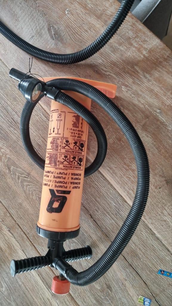 Oranje opblaaspomp met slang, Watersport en Boten, Ophalen