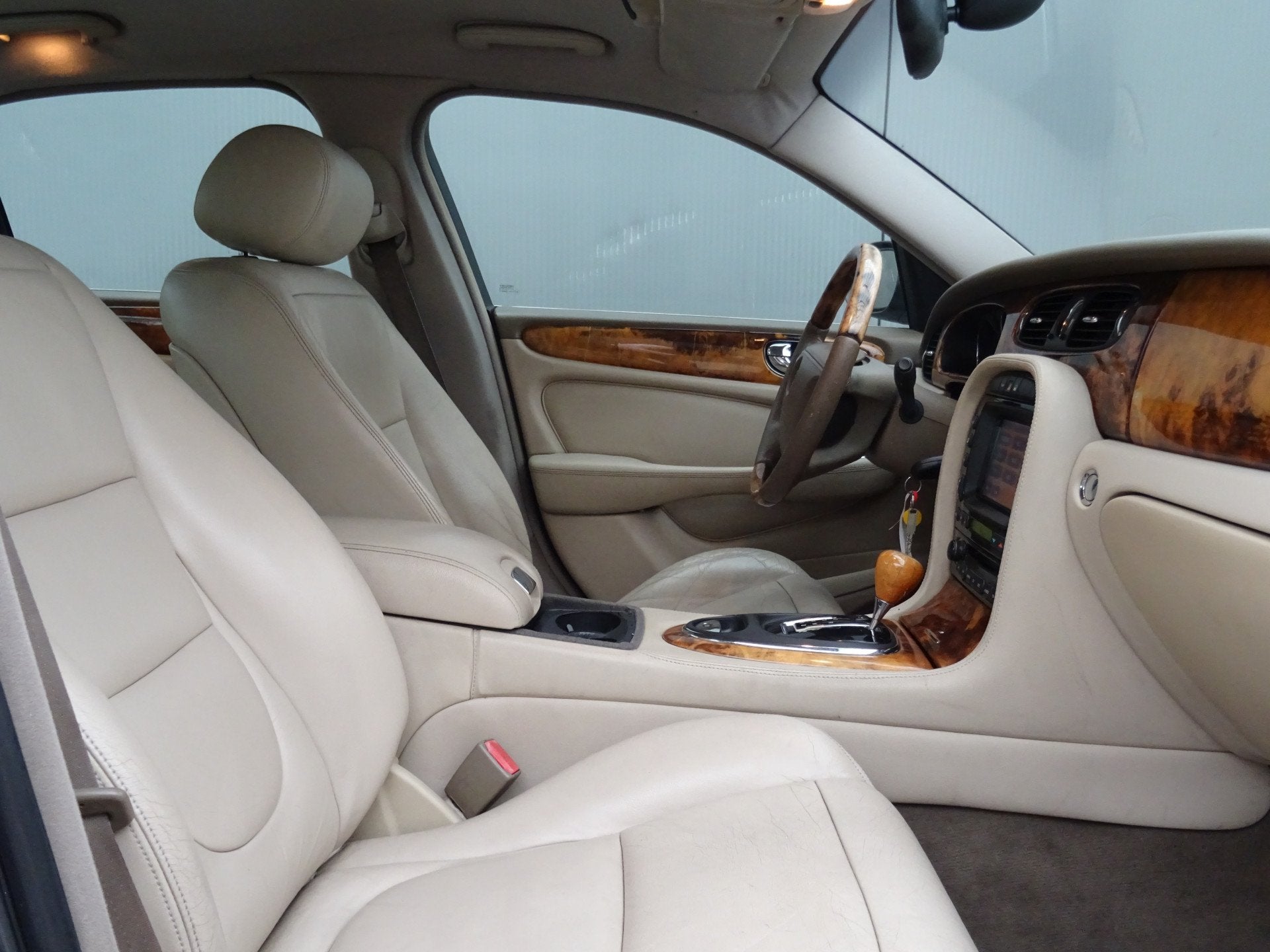 Jaguar XJ 3.0 V6 * YOUNGTIMER ! (bj 2003, automaat), Auto's, Automaat, Achterwielaandrijving, Gebruikt, Beige