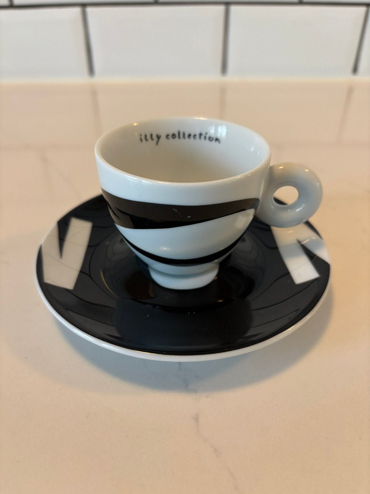 Espresso Illy collection 2003, Ophalen, Zo goed als nieuw, Porselein, Kop en/of schotel