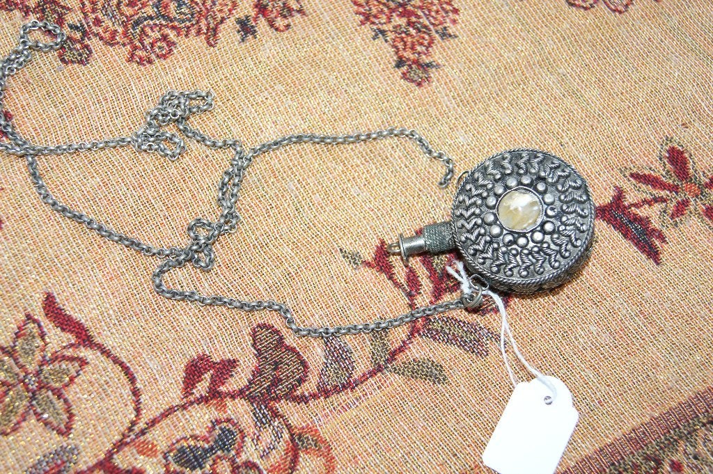 Antieke  parfumflesje met ketting / pille doosje / schoentje, Ophalen of Verzenden