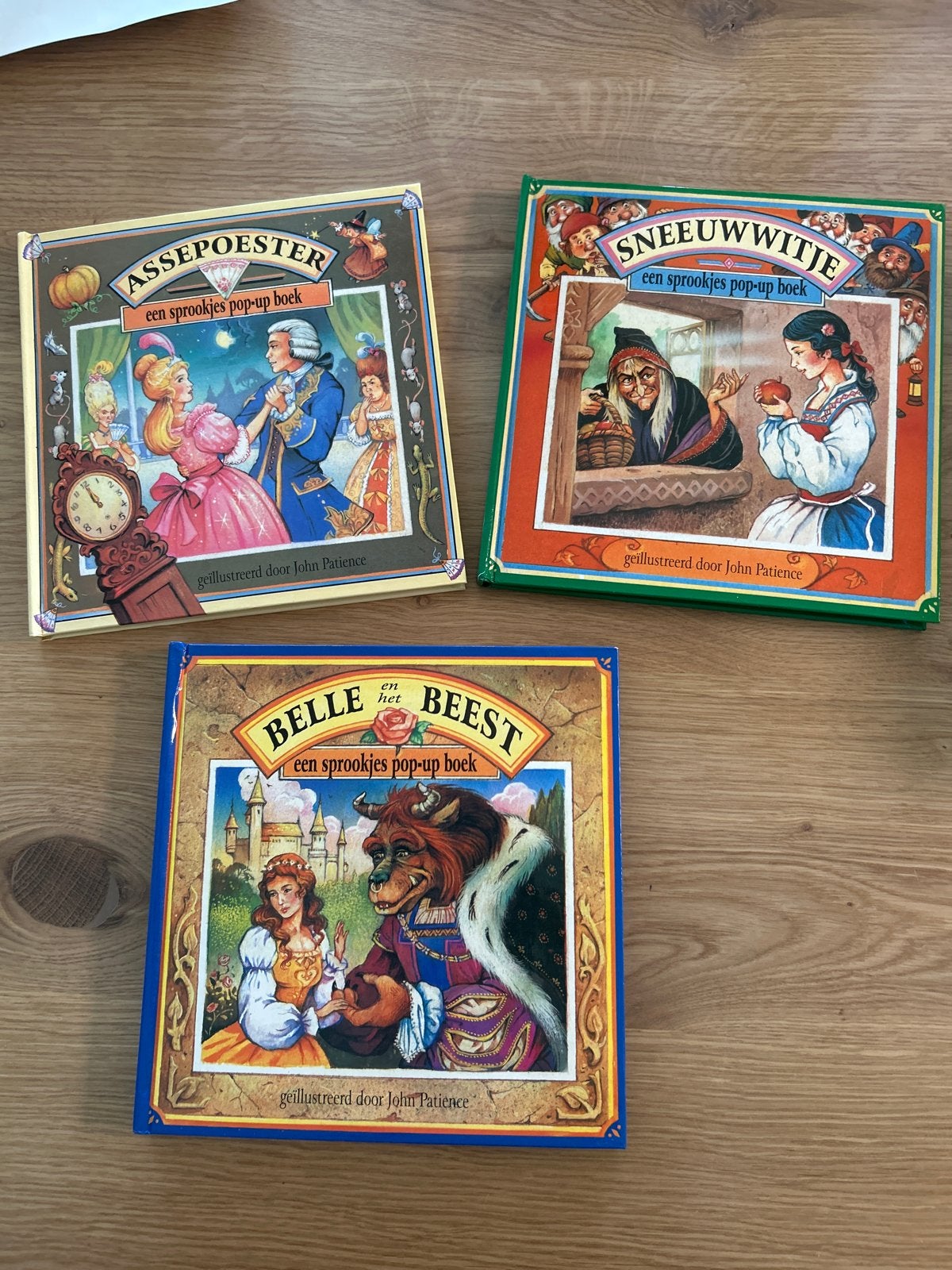 Prachtige sprookjes pop-up boeken - Assepoester, Sneeuwwitje, Ophalen of Verzenden, Zo goed als nieuw