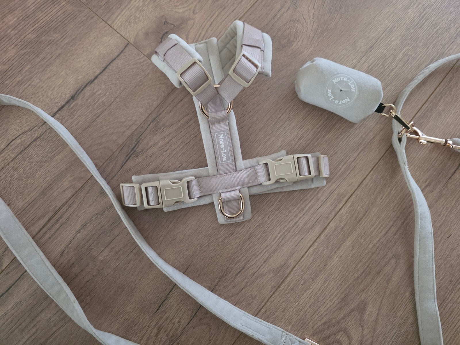 Nieuw! Luxe Nora-Lou Hondenset Vanilla Velvet Beige (Maat S), Dieren en Toebehoren, Nora-lou, 2584rx, Nieuw, Ophalen of Verzenden