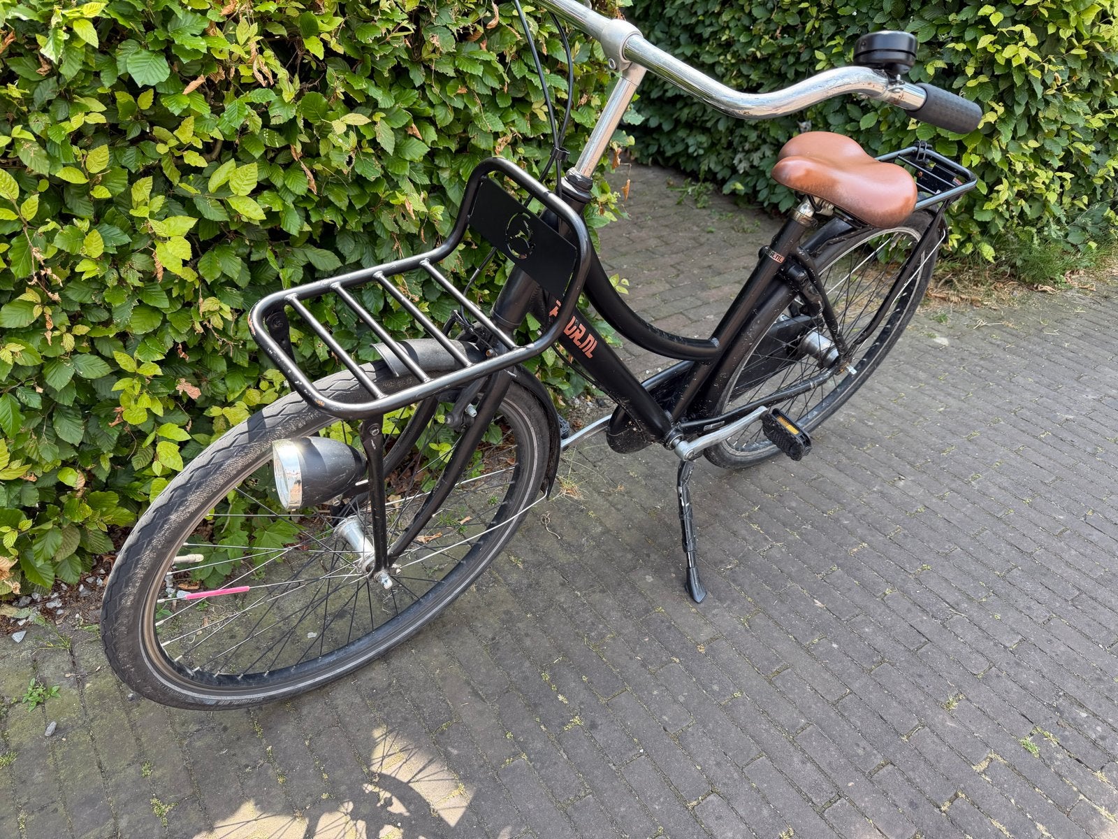 Stevige zwarte meisje transportfiets met voordrager, Fietsen en Brommers, Fietsen | Dames | Damesfietsen, Terugtraprem, Gebruikt