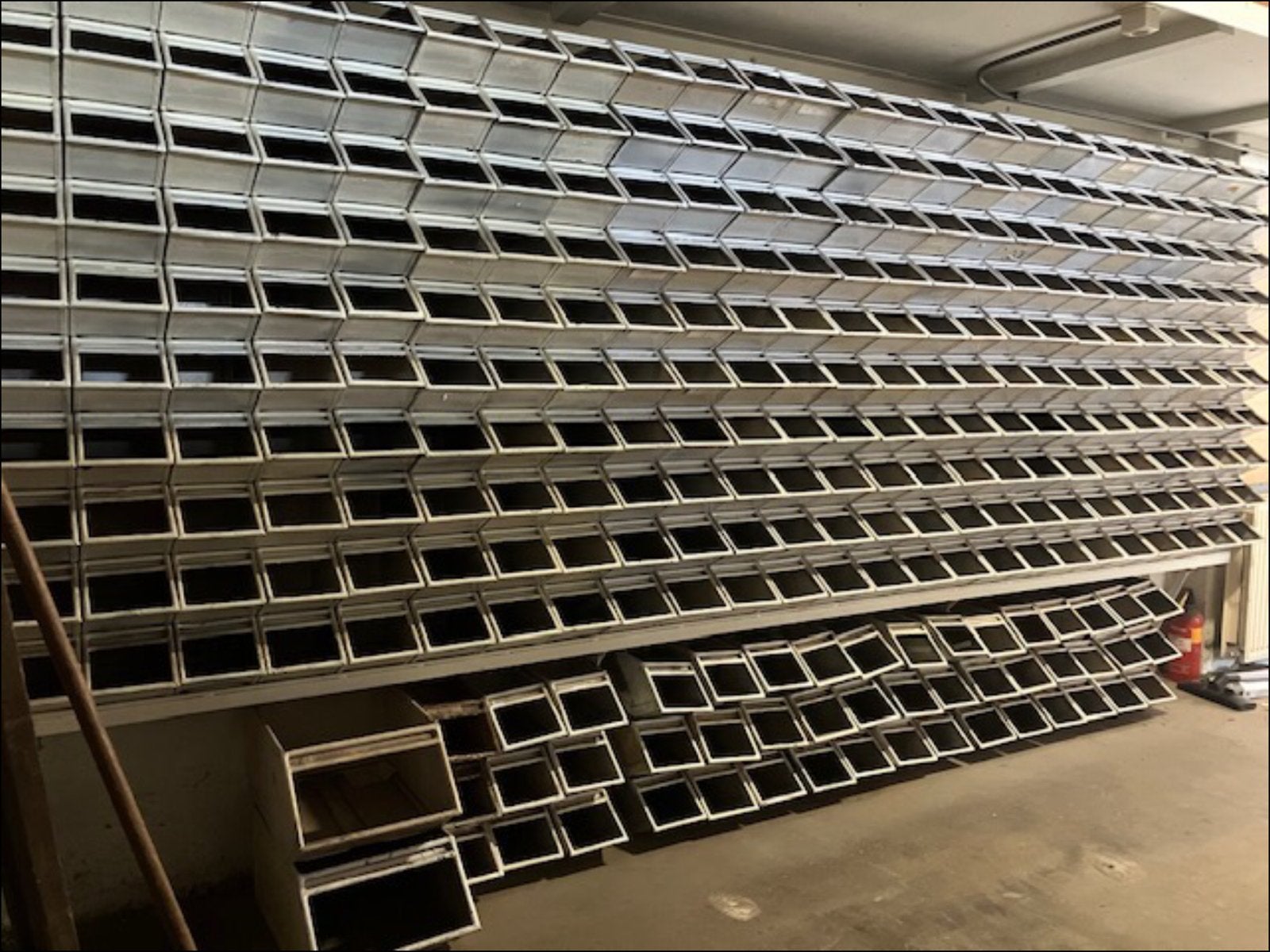 Industriele vintage stapelbak, Magazijnbak staal
