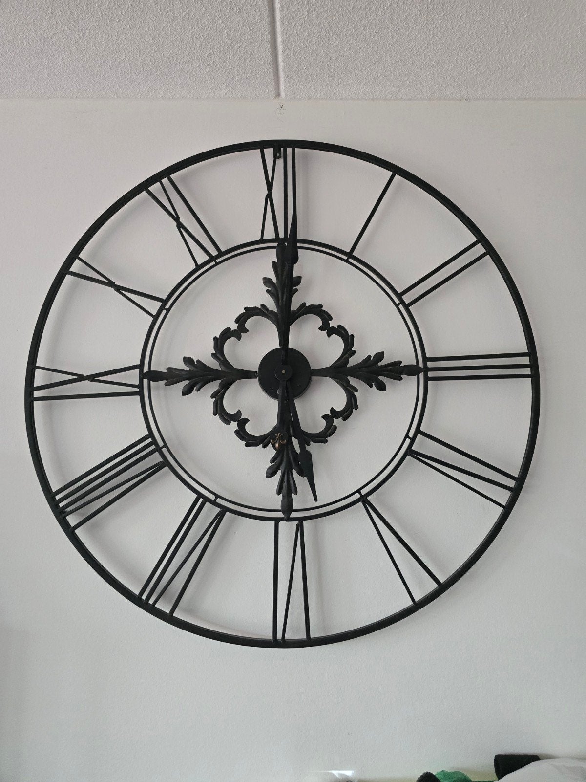 Grote metalen wandklok zwart Riverdale diameter 102 cm, Ophalen, Wandklok, Analoog, Zo goed als nieuw