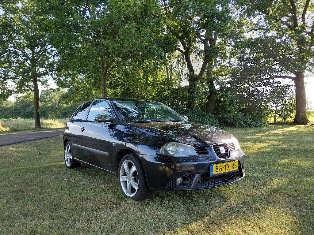 Seat Ibiza 1.4 16V 74KW 2007 Zwart, Voorwielaandrijving, 40 €/maand, 4 cilinders, 100 pk
