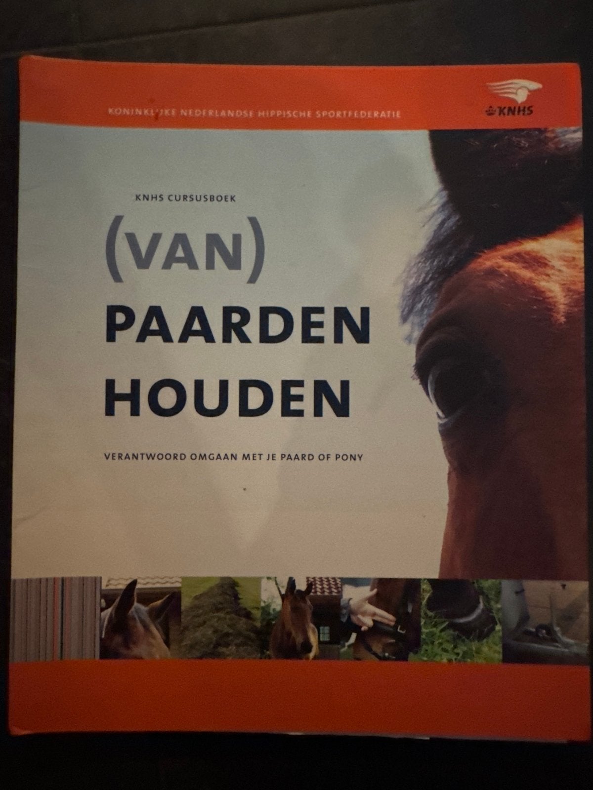 KNHS Cursusboek: (Van) Paarden Houden, Ophalen of Verzenden, Zo goed als nieuw, Paarden of Pony's