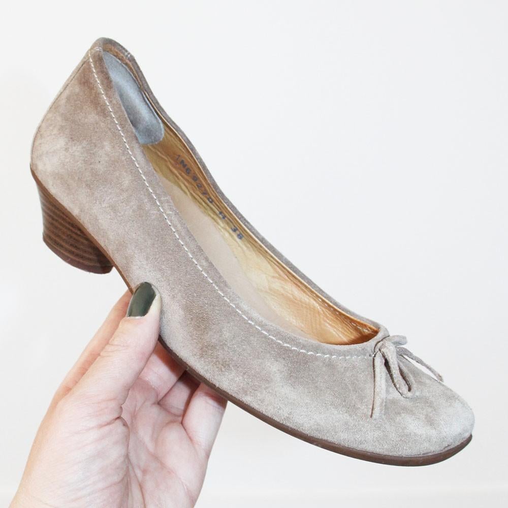 Mooie Suede Footnotes Pumps -s13 (Maat 38) € 45,-, Kleding | Dames, Schoenen, Pumps, Overige kleuren, Ophalen of Verzenden, Zo goed als nieuw