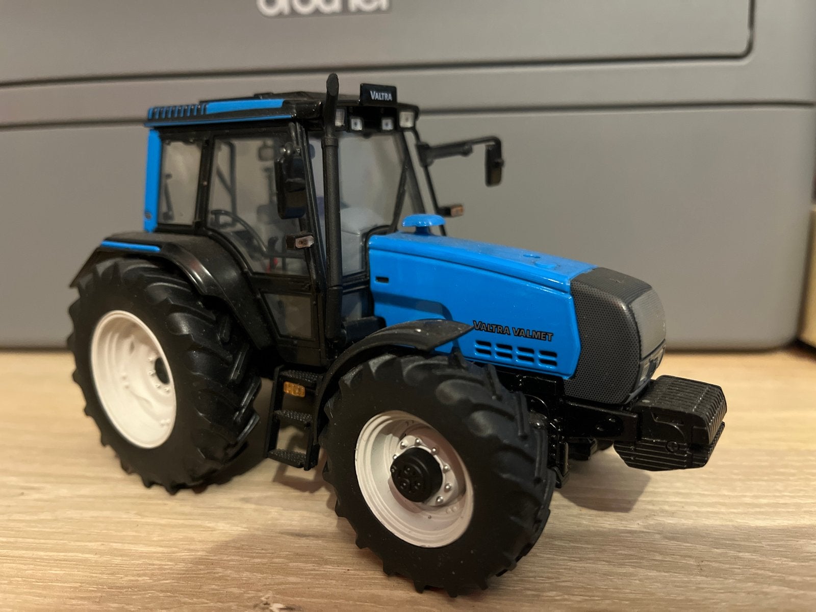 Valtra Valmet Tractor Schaalmodel - Blauw, Ophalen of Verzenden, Zo goed als nieuw, Overige typen, Overige merken