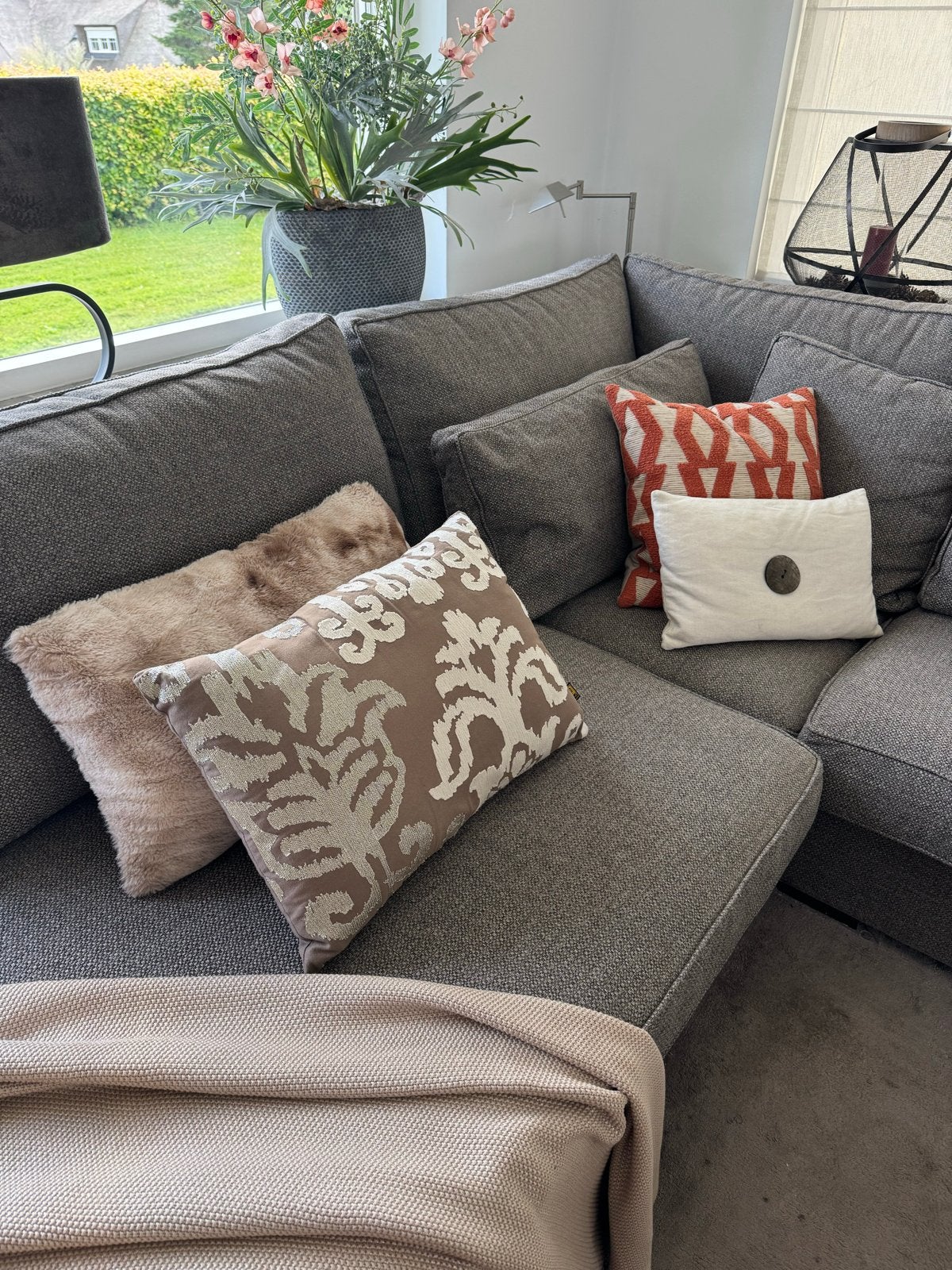Grijze Hoekbank met Stofbekleding - Zo goed als nieuw, Huis en Inrichting, Banken | Bankstellen, Ophalen, 250 tot 300 cm, Hoekbank