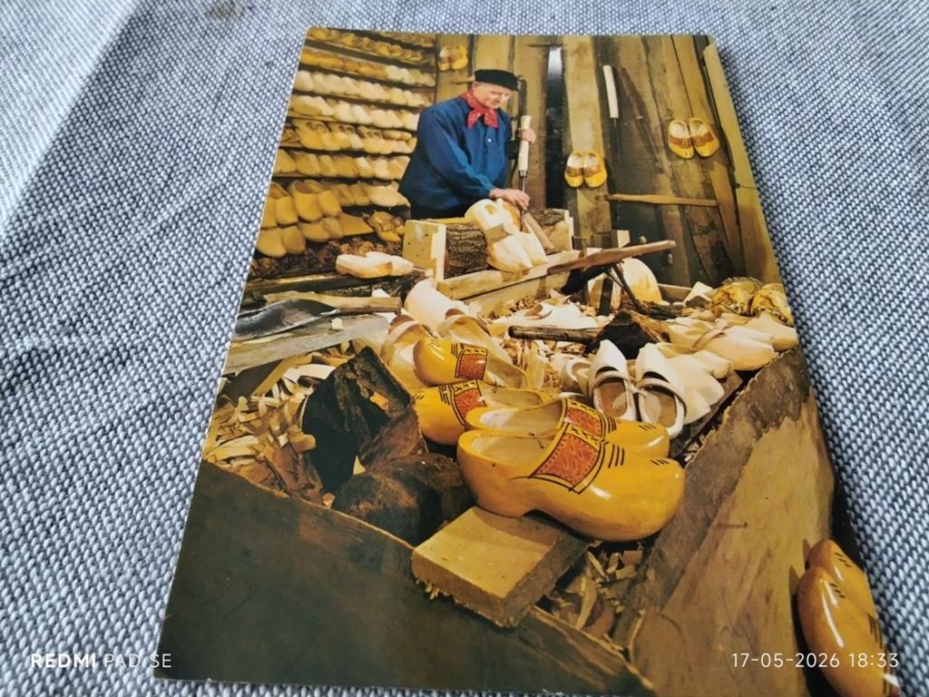 Ongelopen FOTOANSICHTKAART Klompenmakerij ZIE FOTO'S., Ophalen of Verzenden