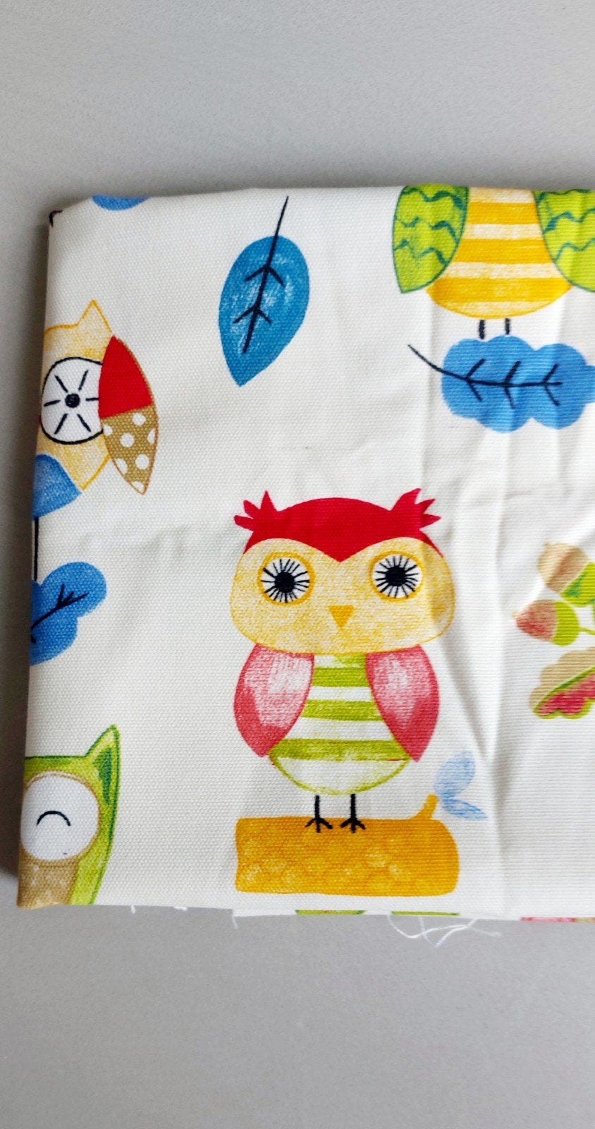 Olly Owl Paintbox Canvas Katoenstof - Prestigious Textiles, Hobby en Vrije tijd, Stoffen en Lappen, 120 cm of meer, Beige, Nieuw