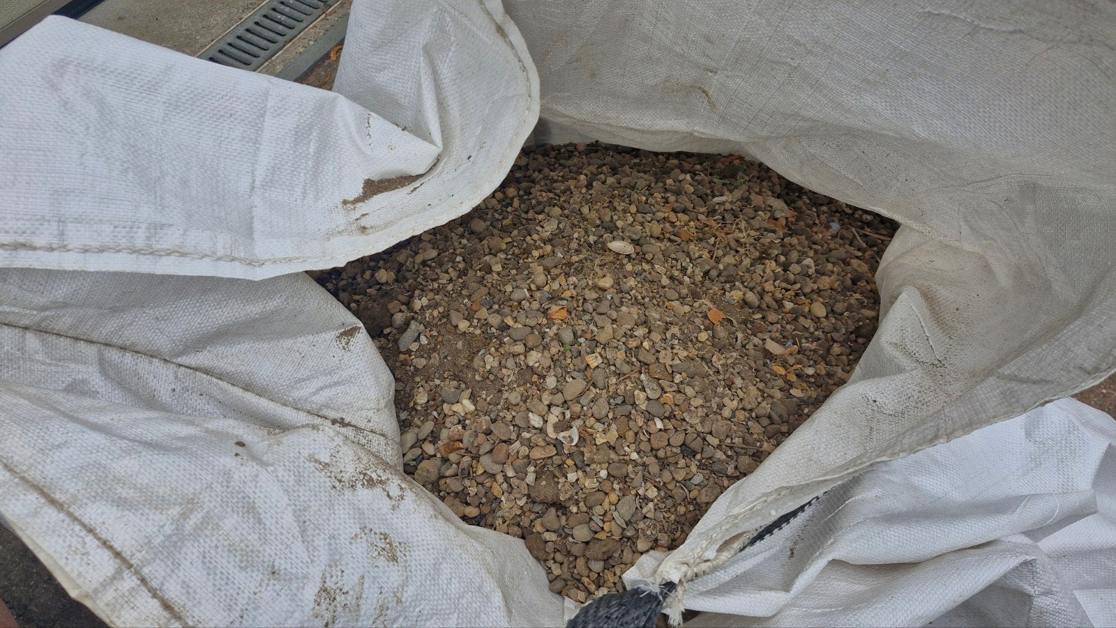 Gratis af te halen: Riviergrind / boerengrind (4,5 big bags), Tuin en Terras, Grind, Keien en Split, Ophalen, Gebruikt, Multi