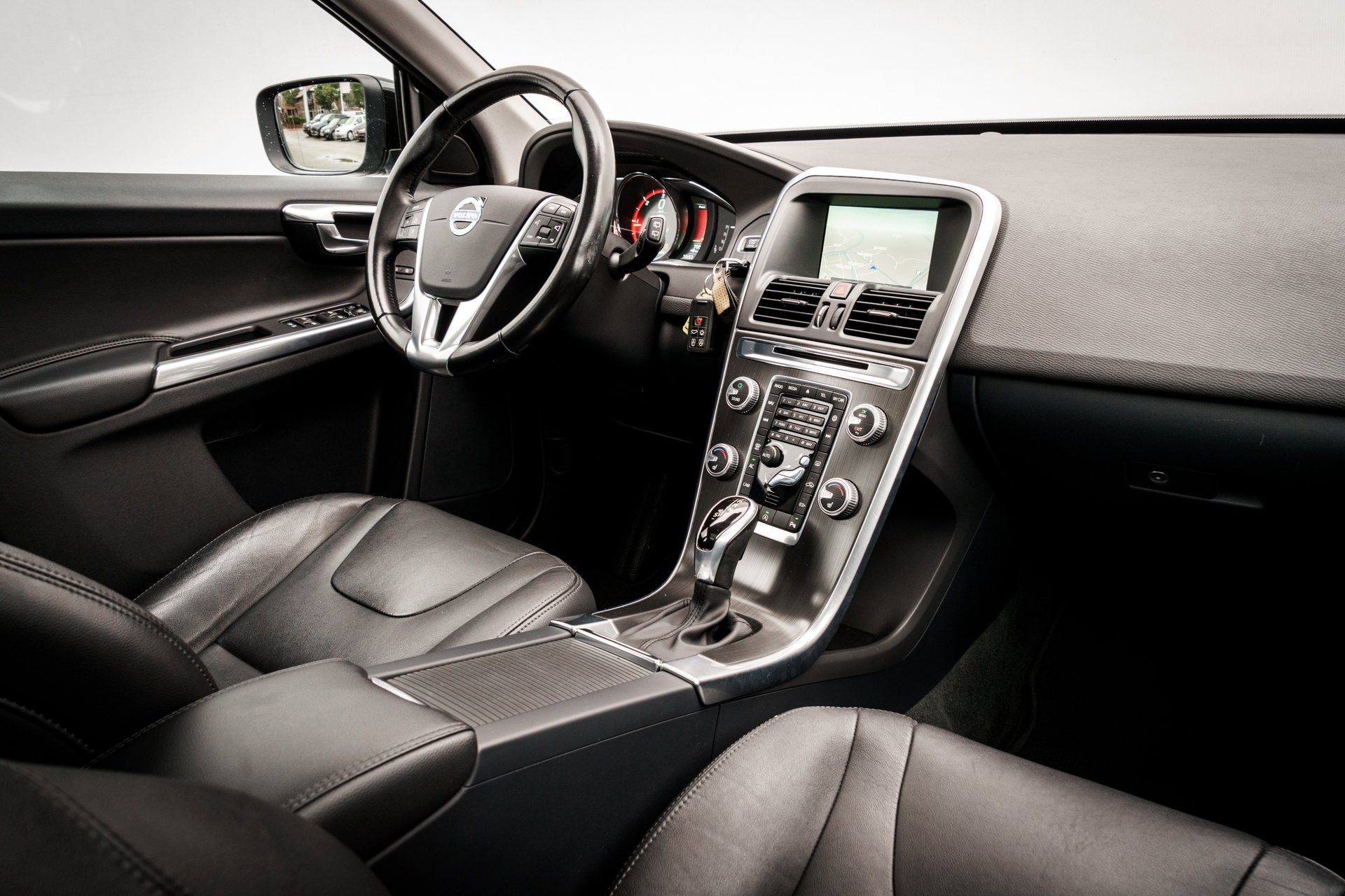 Volvo XC60 2.0 D4 FWD Summum | Panoramadak | Leder | Memory, Auto's, 1969 cc, Zwart, Leder, Bedrijf