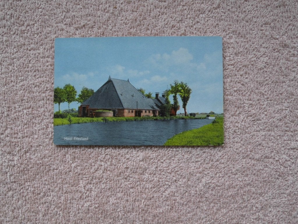 Friesland, boerderij aan het vaarwater, Waar ???, Ophalen of Verzenden, 1940 tot 1960, Gelopen, Friesland