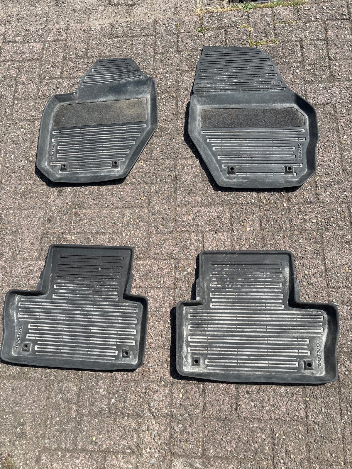 Rubberen vloermatten Volvo XC60 (2009), Ophalen, Gebruikt
