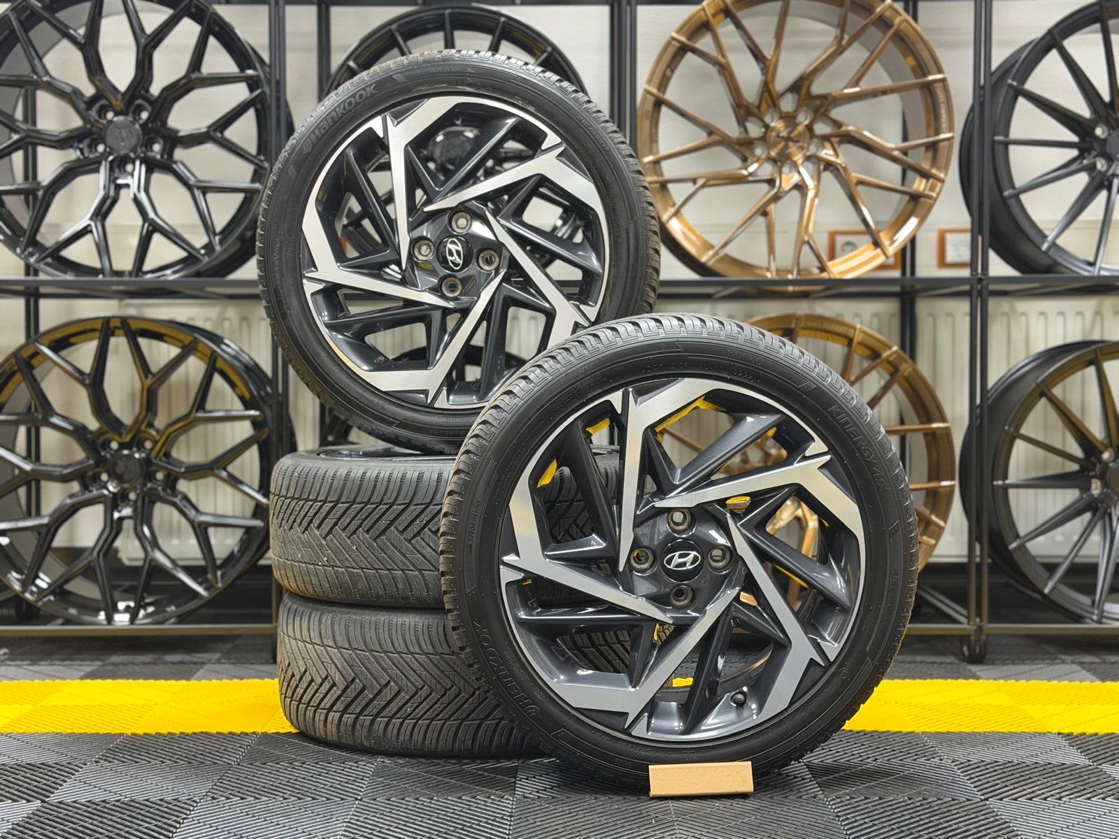 17 Inch 4x100 Gebruikte Originele Hyundai I20 Set ALL SEASON, Ophalen, Banden en Velgen, 17 inch, All Season