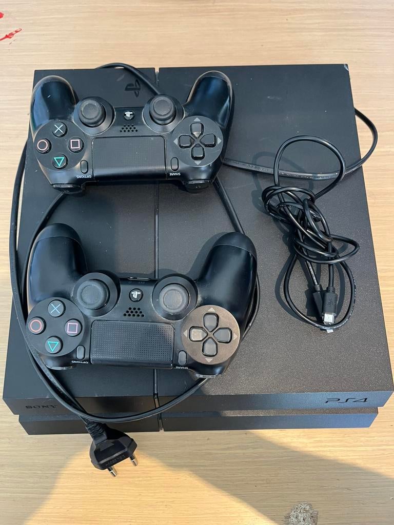 PS4 + 8 games + 2 controllers, Ophalen of Verzenden, Zo goed als nieuw, Met 2 controllers, Original
