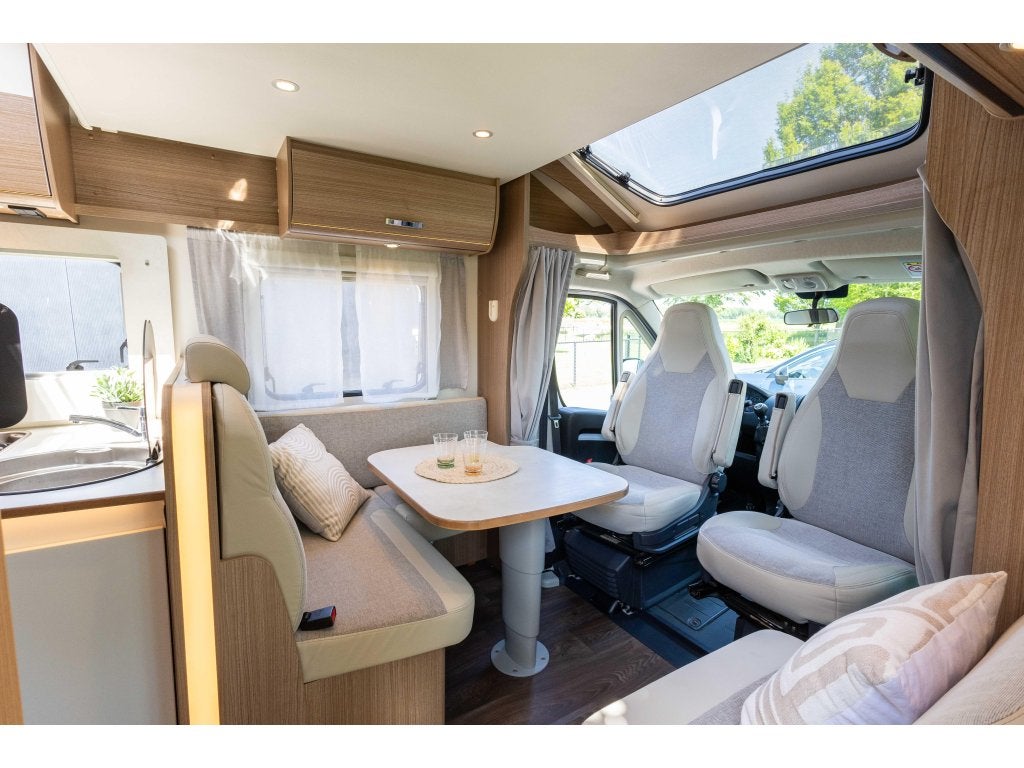 Carado T 449 Hymer | 2020 | 2x Airco | 5 Pers | 57dkm, Caravans en Kamperen, Campers, Ringverwarming, Fiat, Koelkast, Bedrijf