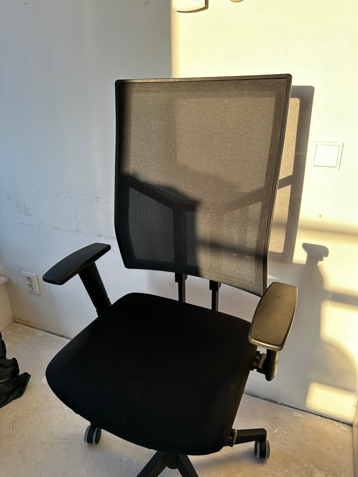 Ergonomische bureaustoel mesh rug, verstelbare armleuningen, Ophalen, Blauw, Zo goed als nieuw, Bureaustoel
